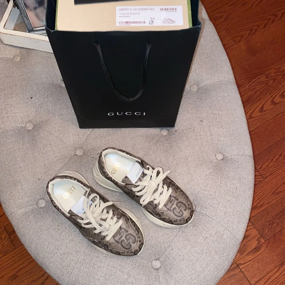 Gucci Macro Supreme Beige Ebony low top Sneakers - Picture 3 of 17